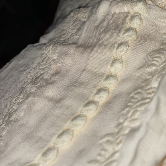 NEW torrid eyelet embroidered blouse - Picture 11 of 13